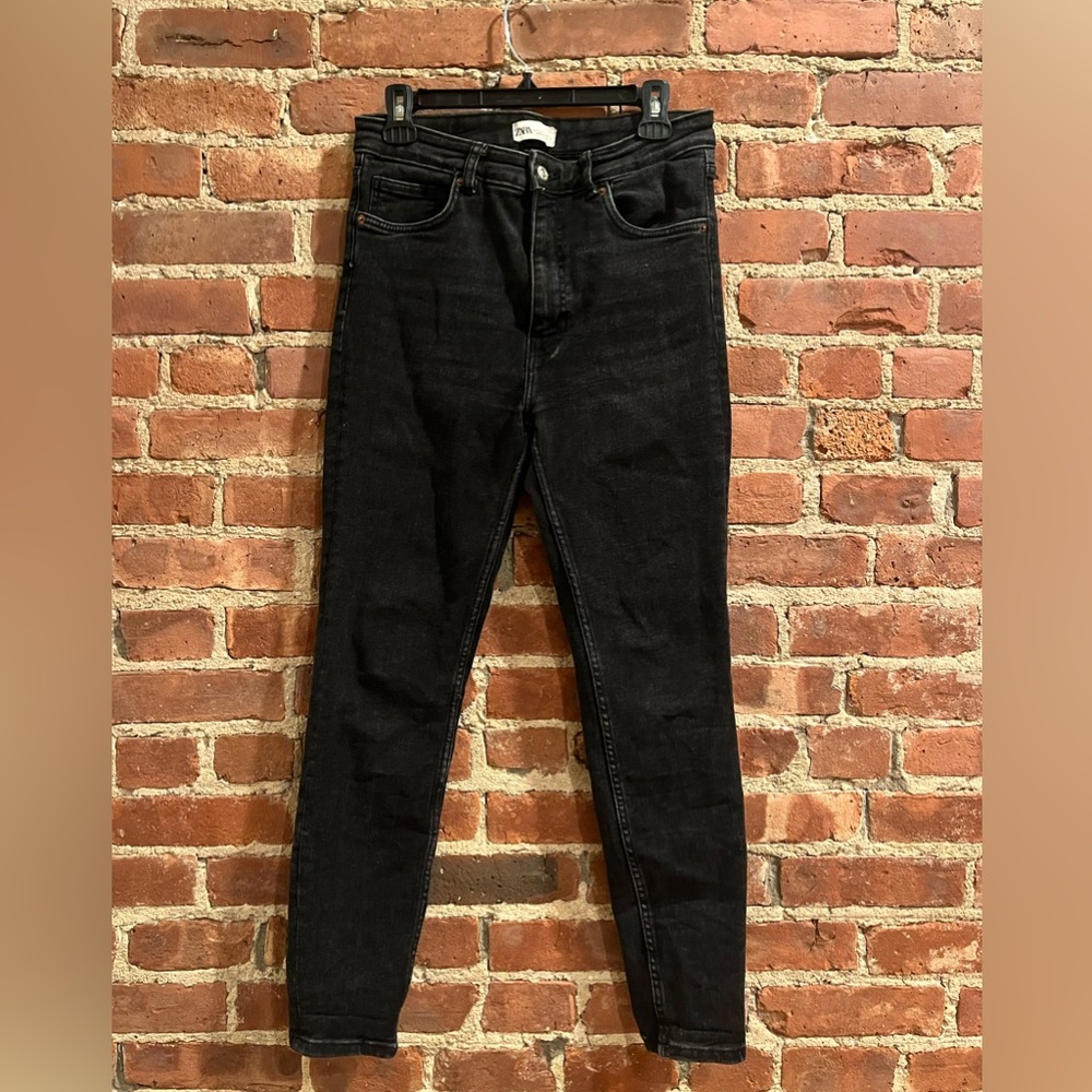 Zara Black High-Waisted Jeans